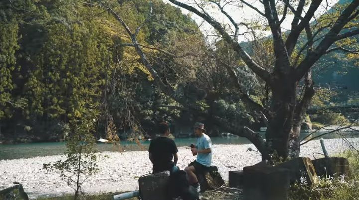 khoảnh khắc bên nhau của cặp đôi